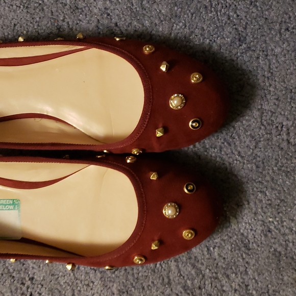 Adorable Nine West Flats in Wine color - Picture 2 of 4